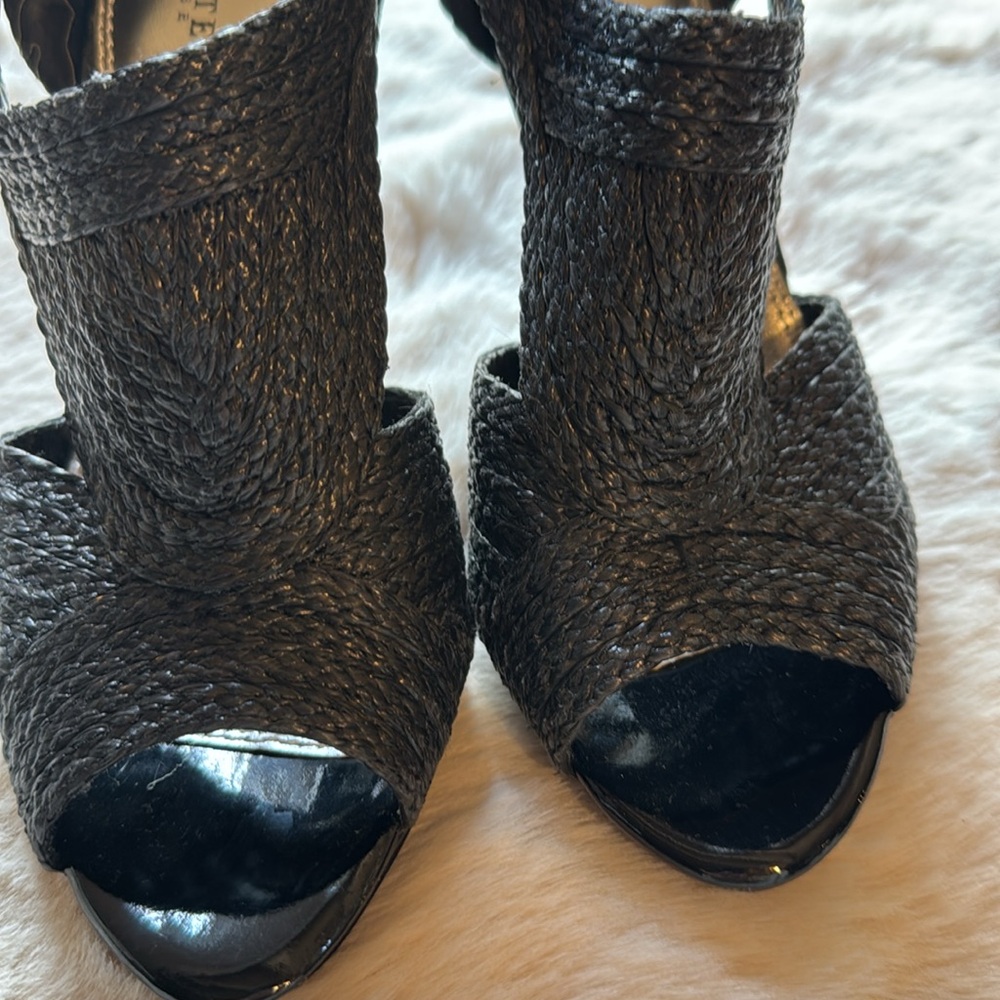 NEW WHITE HOUSE BLACK MARKET STRAW HEELS - Picture 5 of 7